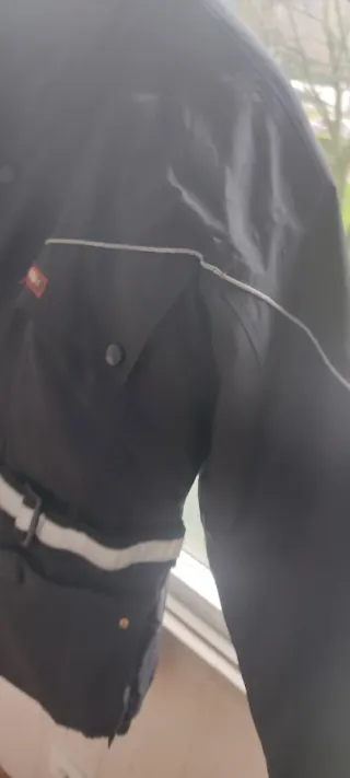 Cazadora de moto negra