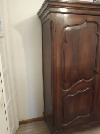 ARMARIO ANTIGUO DE DOS CUERPOS EN MADERA LABRADA