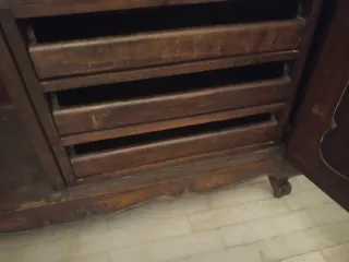 ARMARIO ANTIGUO DE DOS CUERPOS EN MADERA LABRADA