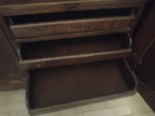 ARMARIO ANTIGUO DE DOS CUERPOS EN MADERA LABRADA