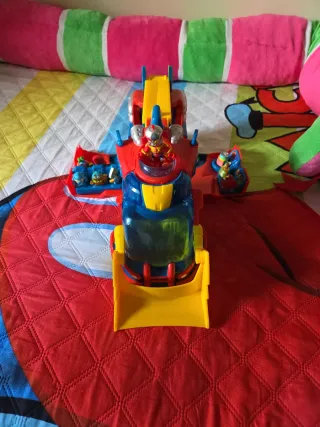 Juguete transformable coche-robot