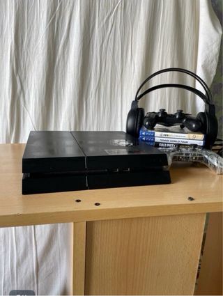 PS4 (PlayStation 4) + 5 Juegos