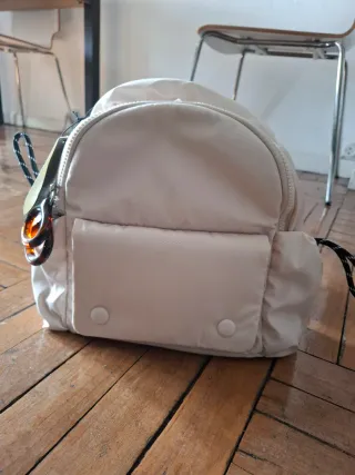 Mochila practica de parfois. Varios bolsillos.