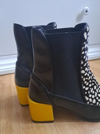 Botín GLO Piel Tacón Medio Negro y Amarillo