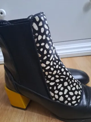 Botín GLO Piel Tacón Medio Negro y Amarillo