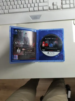 Silent Hill F PS5 + DLC Pack Bienvenida