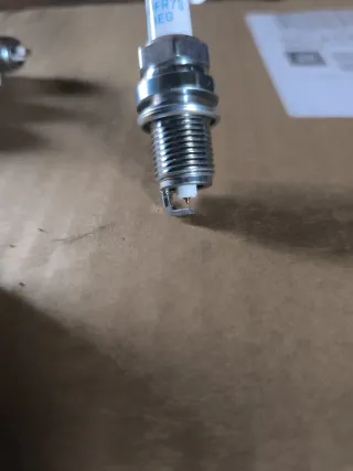 Bujías PFR7S 8EG (4 unidades)