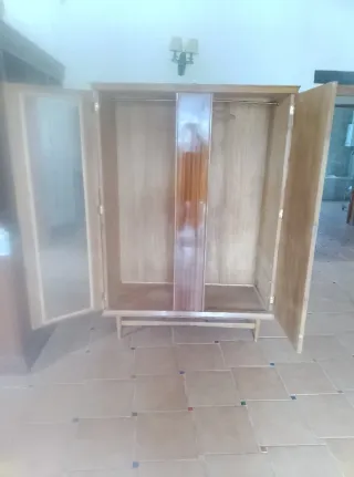 Armario de madera