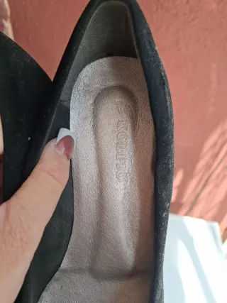 Sandalias negras con plataforma plateada