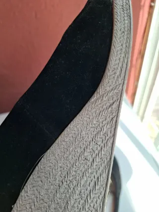 Sandalias negras con plataforma plateada