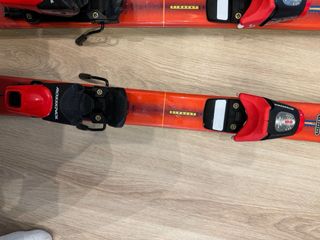 Esquís Rossignol Carve 9.3 JR 135 cm + bastones