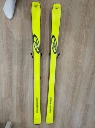 Esquís Rossignol Carve 9.3 JR 135 cm + bastones