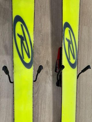 Esquís Rossignol Carve 9.3 JR 135 cm + bastones