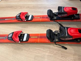 Esquís Rossignol Carve 9.3 JR 135 cm + bastones