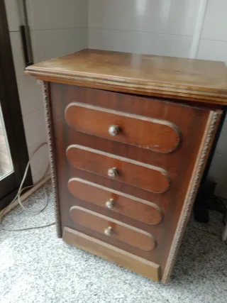 Máquina de coser Alfa con mueble