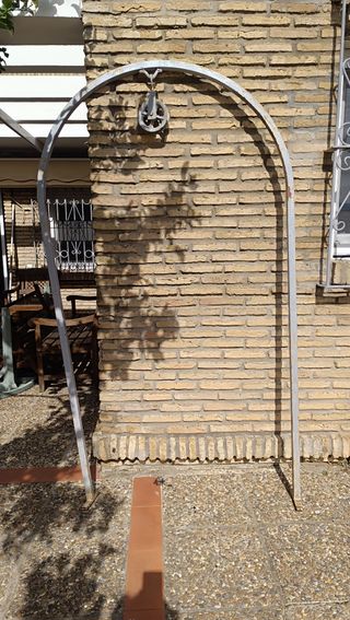 Brocal de pozo antiguo de hierro