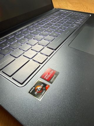 Portátil MSI Modern 15 A5M como nuevo en caja