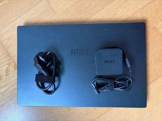 Portátil MSI Modern 15 A5M como nuevo en caja