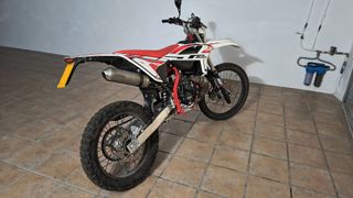 Beta 2T  RR 50 2023 MY 23 Roja y Blanca