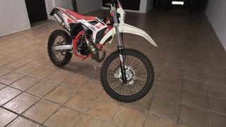 Beta 2T  RR 50 2023 MY 23 Roja y Blanca