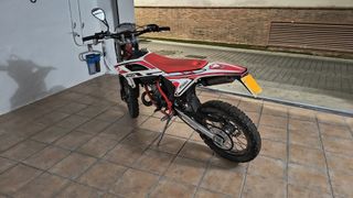 Beta 2T  RR 50 2023 MY 23 Roja y Blanca