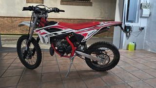 Beta 2T  RR 50 2023 MY 23 Roja y Blanca