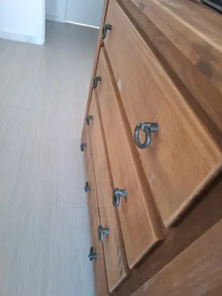 Cómoda con 2 mesitas de noche de madera