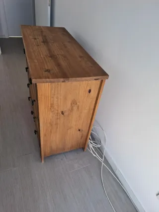 Cómoda con 2 mesitas de noche de madera