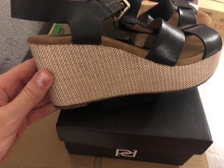 Sandalias Clarks Cuña Beige y Negro