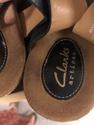 Sandalias Clarks Cuña Beige y Negro