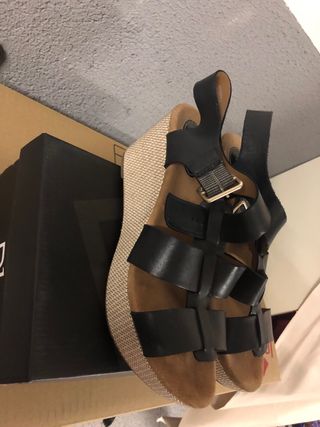 Sandalias Clarks Cuña Beige y Negro