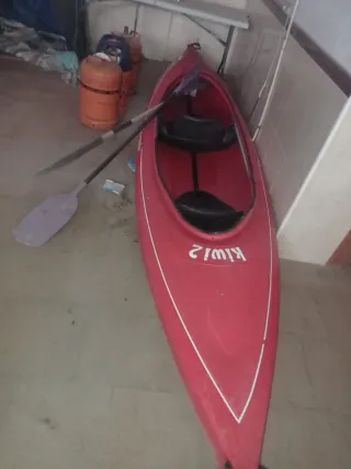 Kayak de pesca rojo