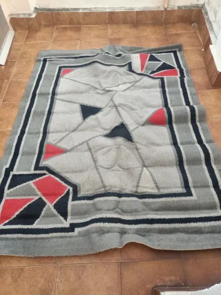 Alfombra de tela beige y rosa