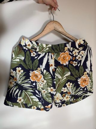 Pantalón corto estampado floral