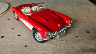 Chevrolet Corvette 1:18
