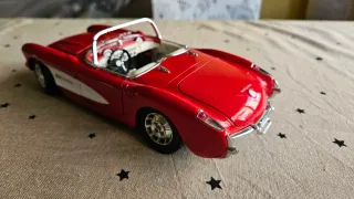 Chevrolet Corvette 1:18