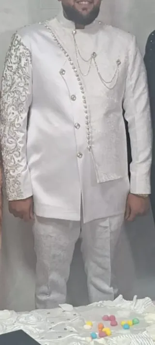 Conjunto chaqueta y pantalón blanco plateado