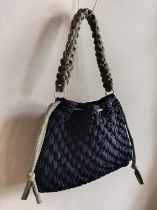 Borsa fatta a mano con laccetti