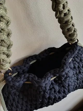 Borsa fatta a mano con laccetti