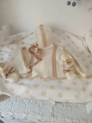 Conjunto bebé tejido a mano lana hilo