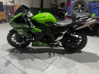 Kawasaki ZX10R Ninja Sportbike