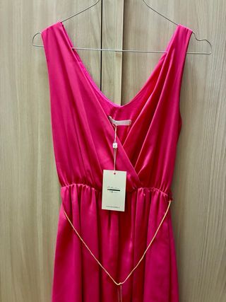 Vestito fucsia con cintura dorata