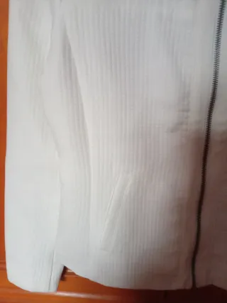 Chaqueta blanca con encaje