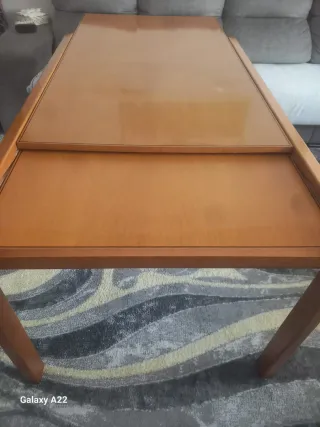 Mesa de comedor de madera