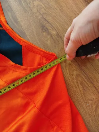 Camiseta deportiva Nike Naranja y Negra