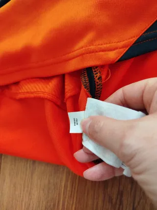 Camiseta deportiva Nike Naranja y Negra