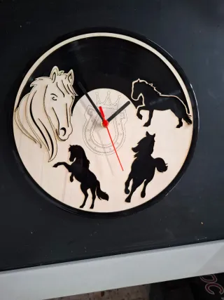 Orologio da parete in legno e vinile