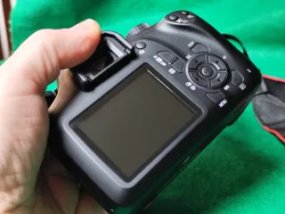 Canon EOS 4000D corpo macchina