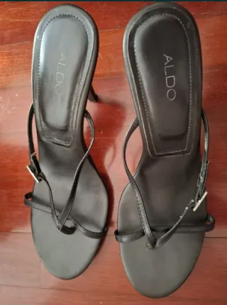 Sandálias de salto Aldo pretas tam. 40