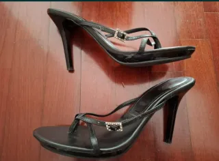 Sandálias de salto Aldo pretas tam. 40